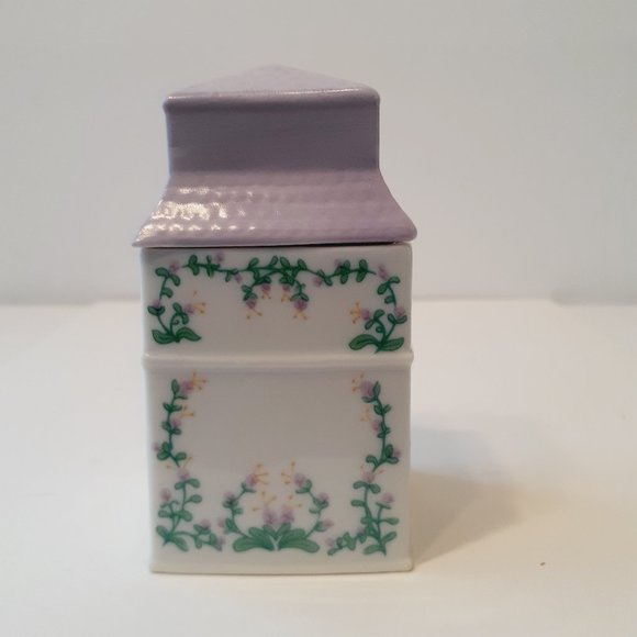 v i n t a g e :: 1989 The Lenox Spice Village  | MARJORAM House - Picture 9 of 11